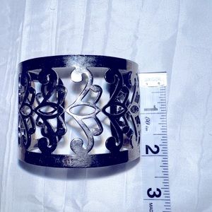 Dark silver/steel colored cuff bracelet